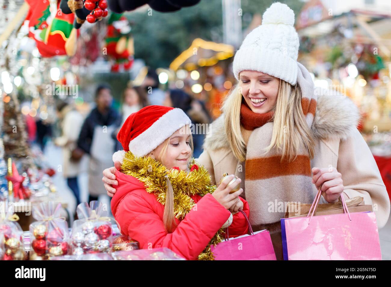 Family shopping on Christmas market Stock Photo Alamy