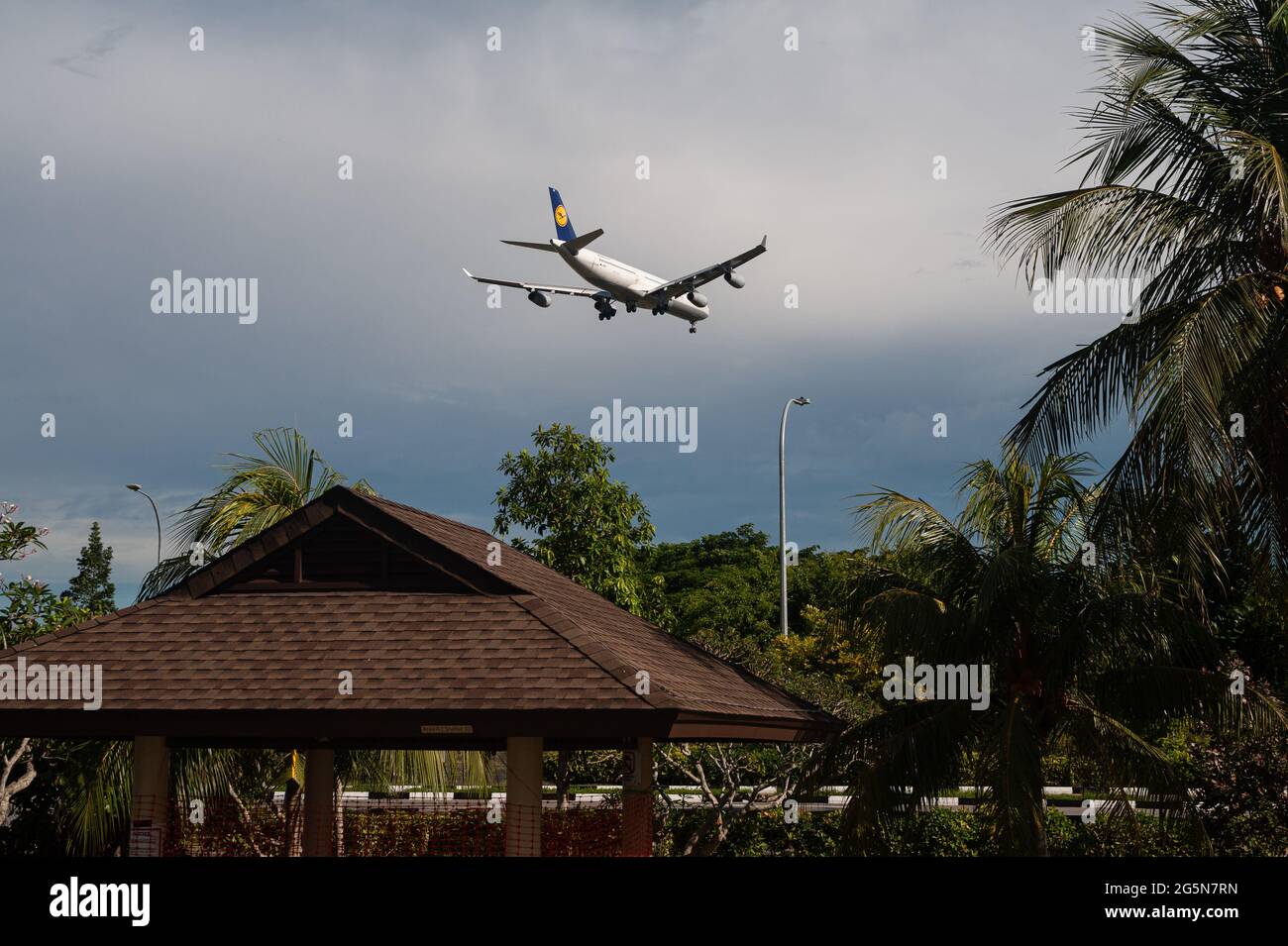 23.06.2021, Singapore, Republic of Singapore, Asia - A Lufthansa Airbus A340-300 passenger jet approaches Changi Airport for landing. Stock Photo