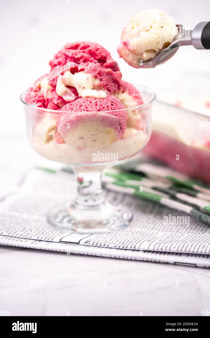 https://c8.alamy.com/comp/2G5NE2A/strawberry-frozen-yogurt-in-glass-bowl-ice-cream-balls-container-with-homemade-sundae-2G5NE2A.jpg