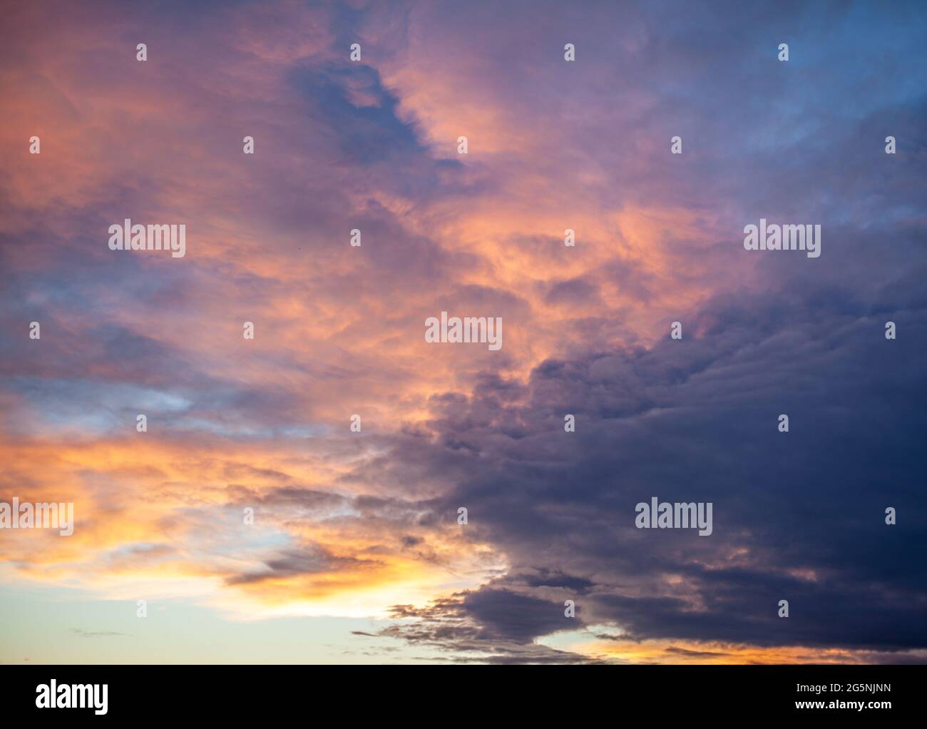 Colorful sunset or sunrise in the sky. Beautiful background Stock Photo ...