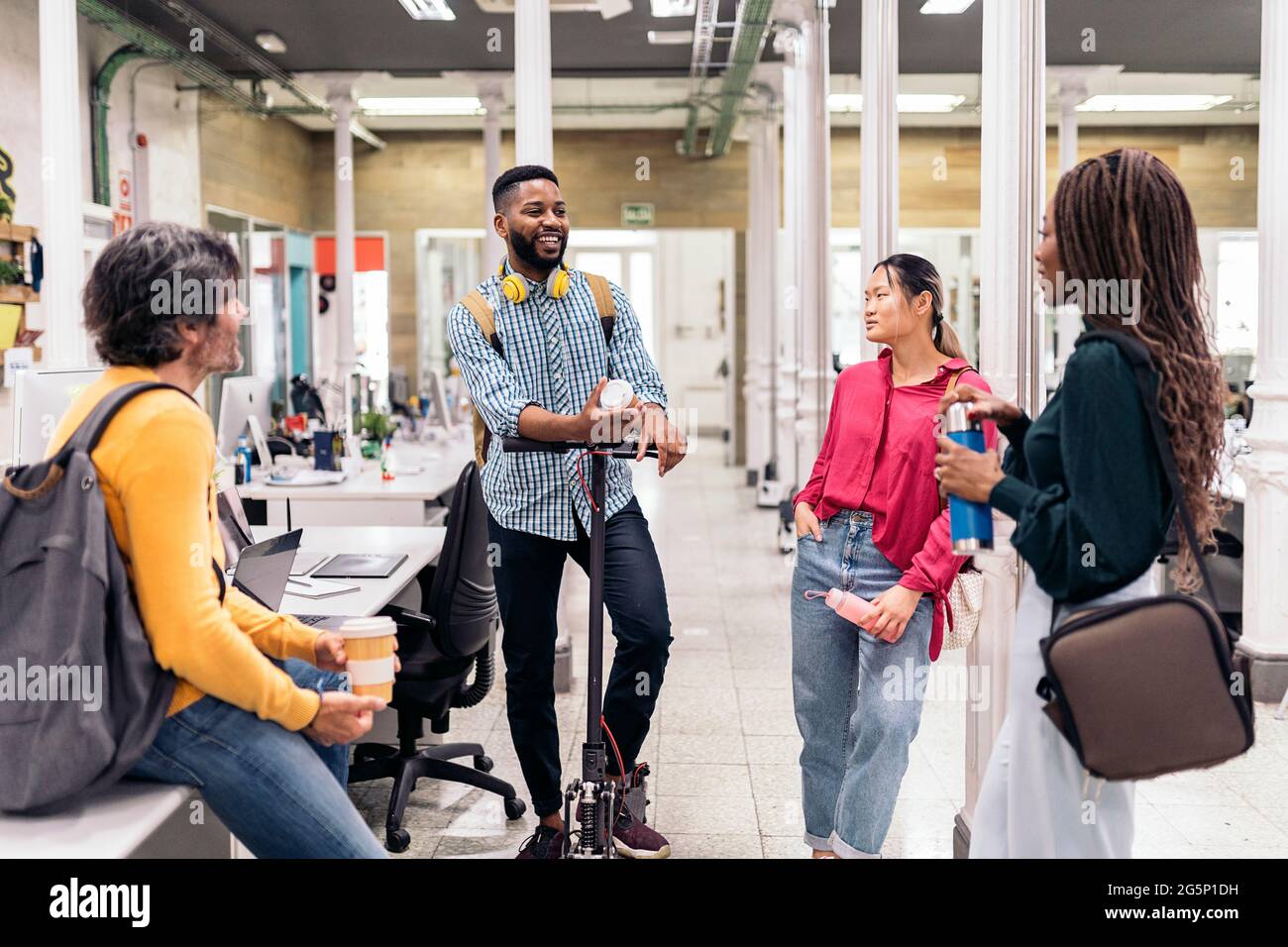Multicultural office hi-res stock photography and images - Alamy