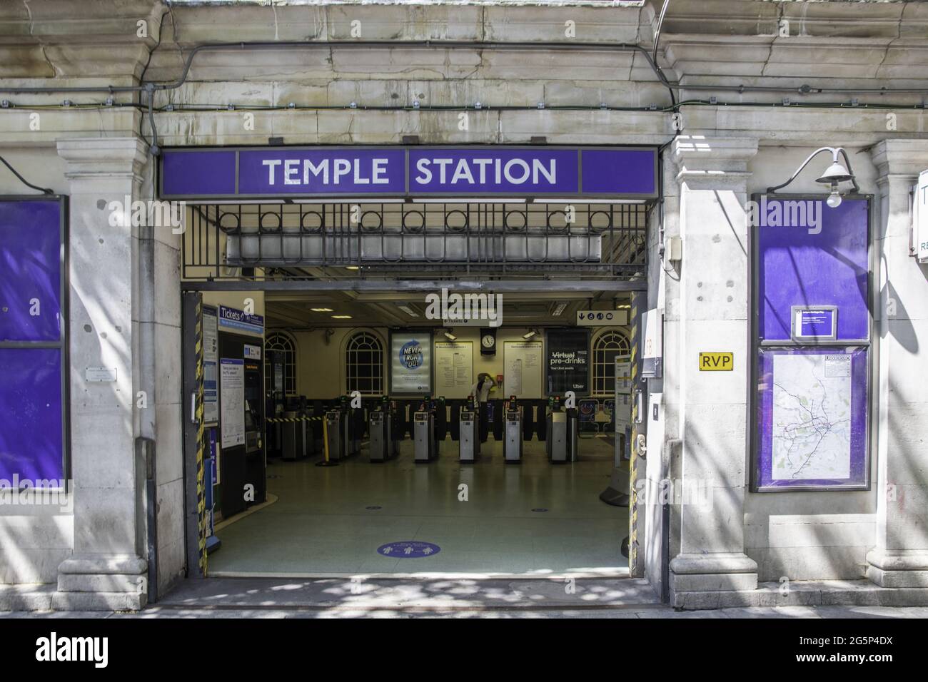 Temple underground station london hires stock photography and images