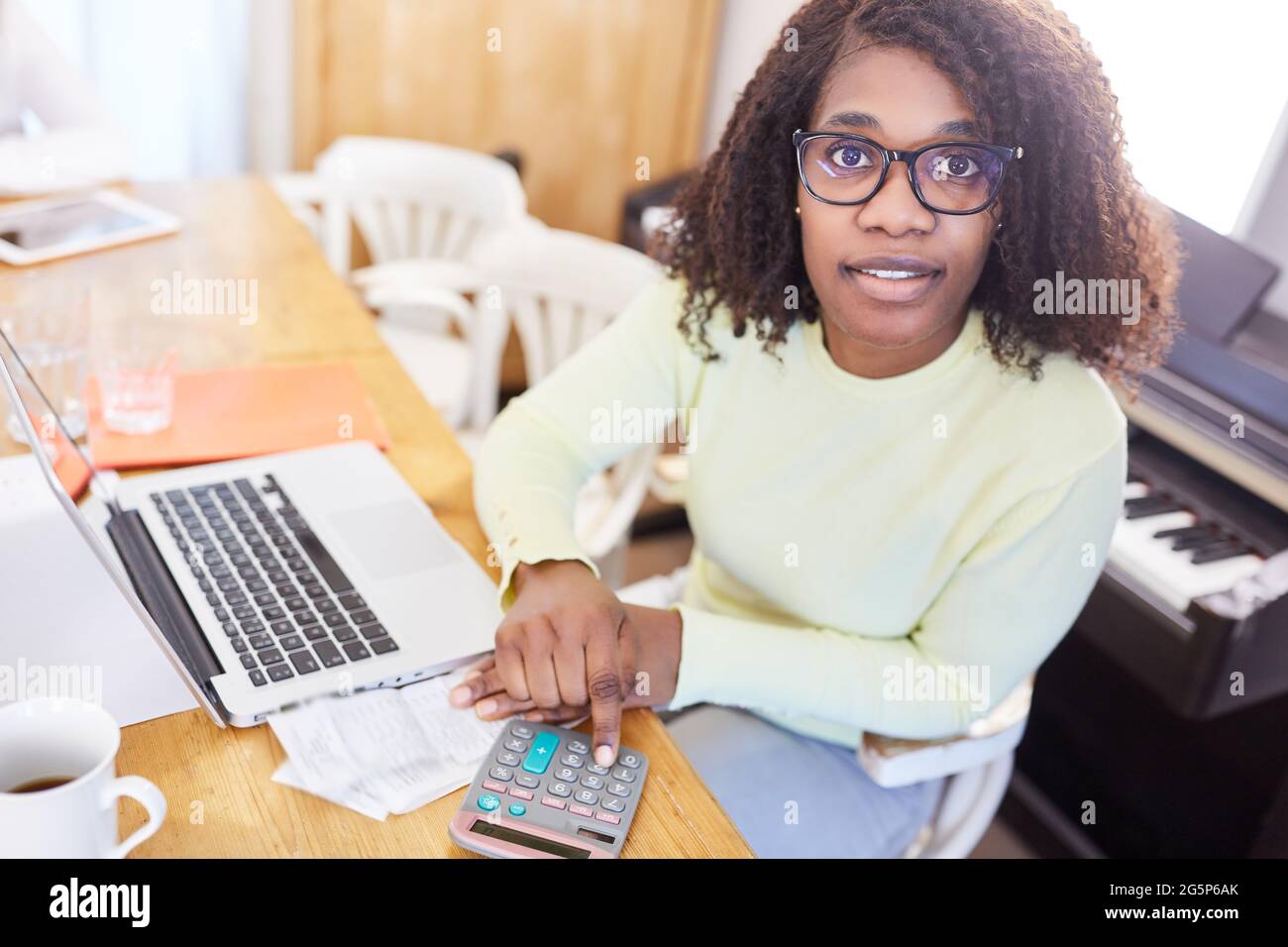 african-woman-calculator-hi-res-stock-photography-and-images-alamy