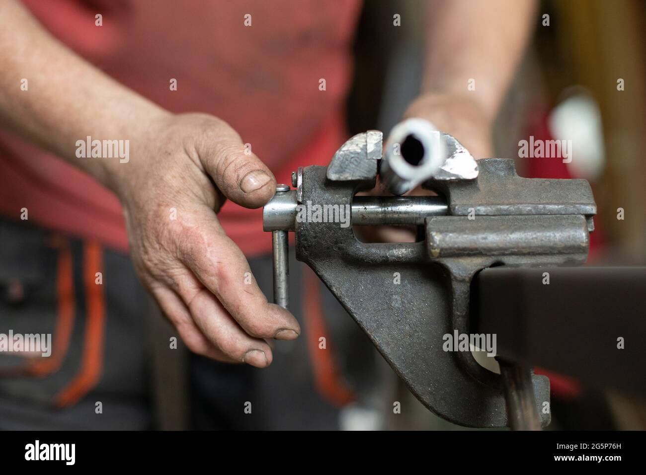 The part is squeezed into the grip. The metal is held in the grip for