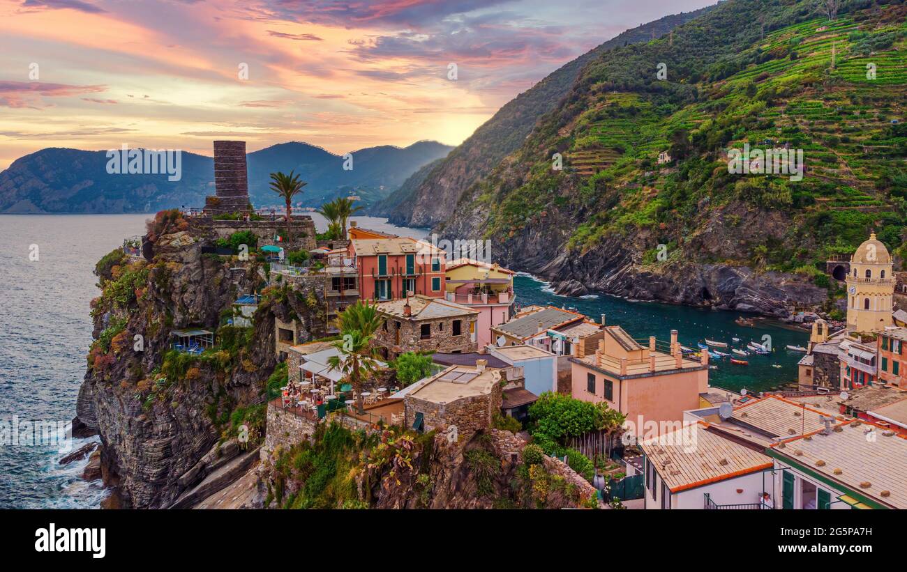 photo-of-colorful-fishing-houses-of-the-port-of-vernazza-at-sunrise