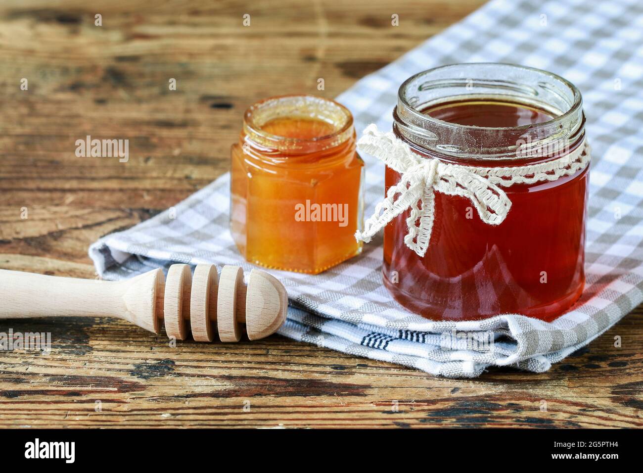 Honey in glass jar. Healthy food Stock Photo Alamy