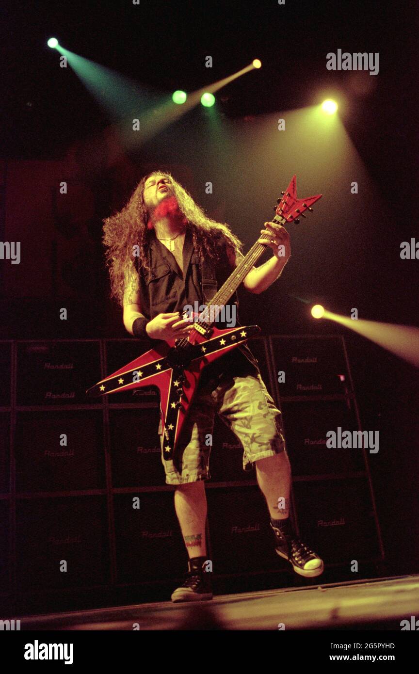 Dimebag darrell guitarist hi-res stock photography and images - Alamy