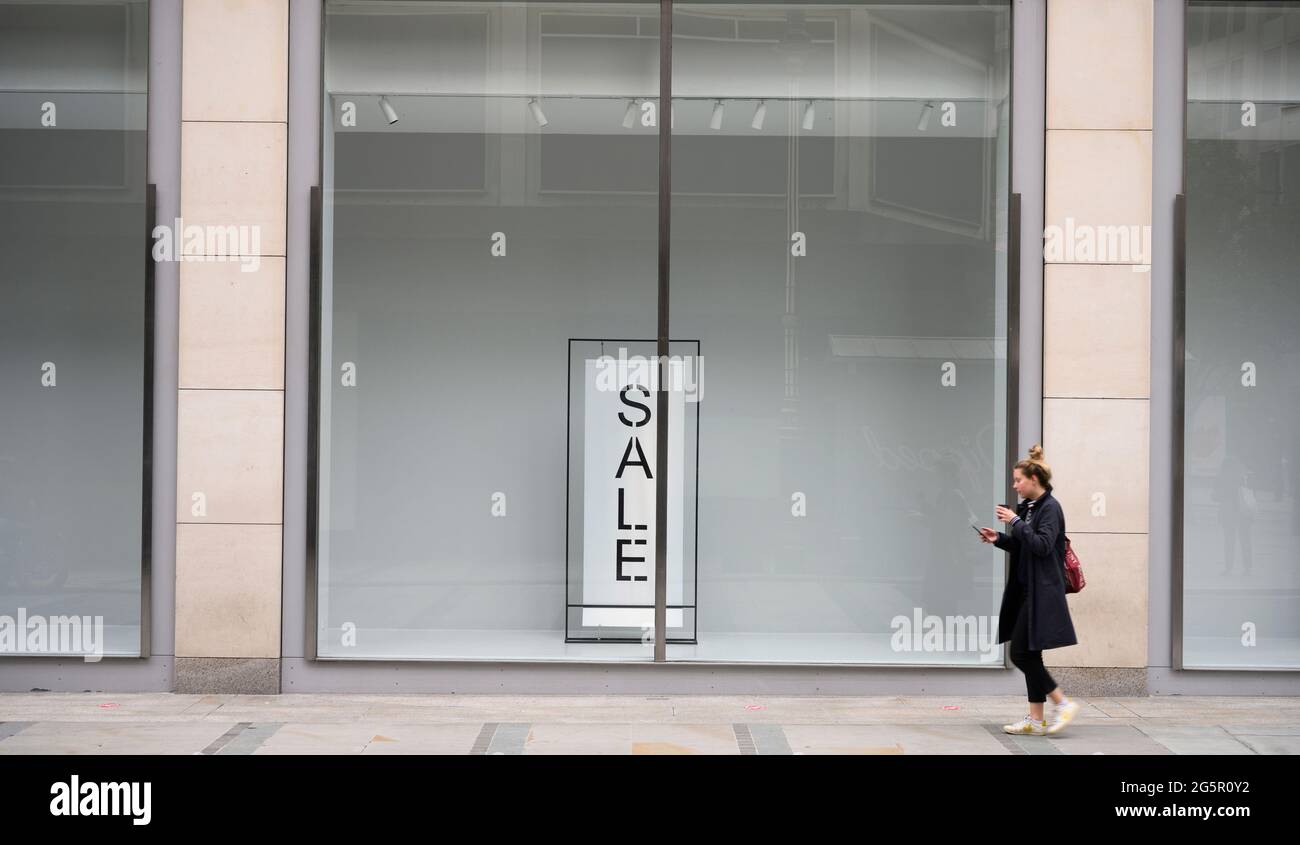 Oxford Street, London, UK. 29 June 2021. Austere window display with sale  sign at Zara store window facing New Bond Street on a dull summer day in  the capital. Credit: Malcolm Park/Alamy