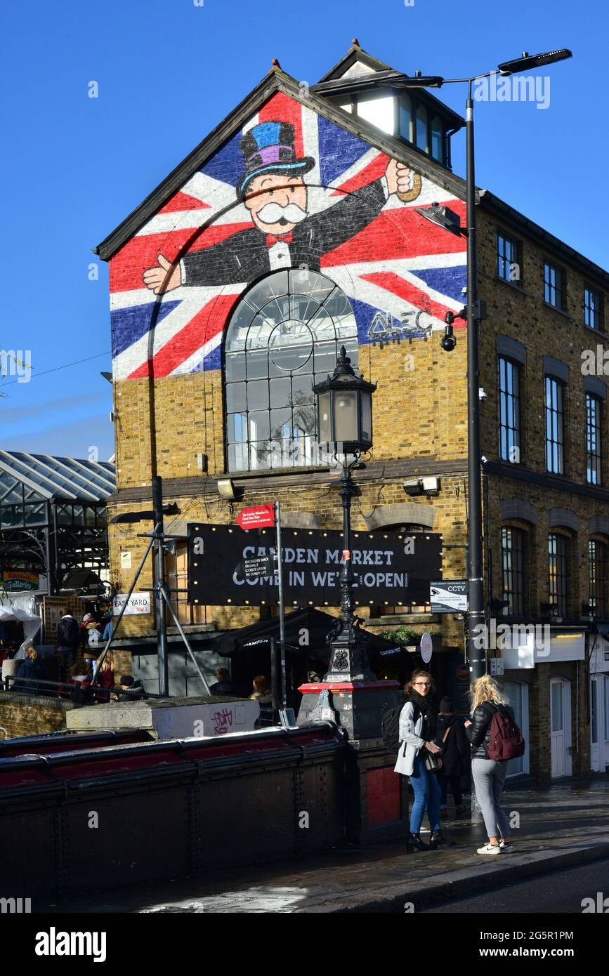 UNITED KINGDOM. ENGLAND. LONDON. CAMDEN LOCK. CAMDEN MARKET IS A GOOD PLACE TO DO SOME SHOPPING. Stock Photo