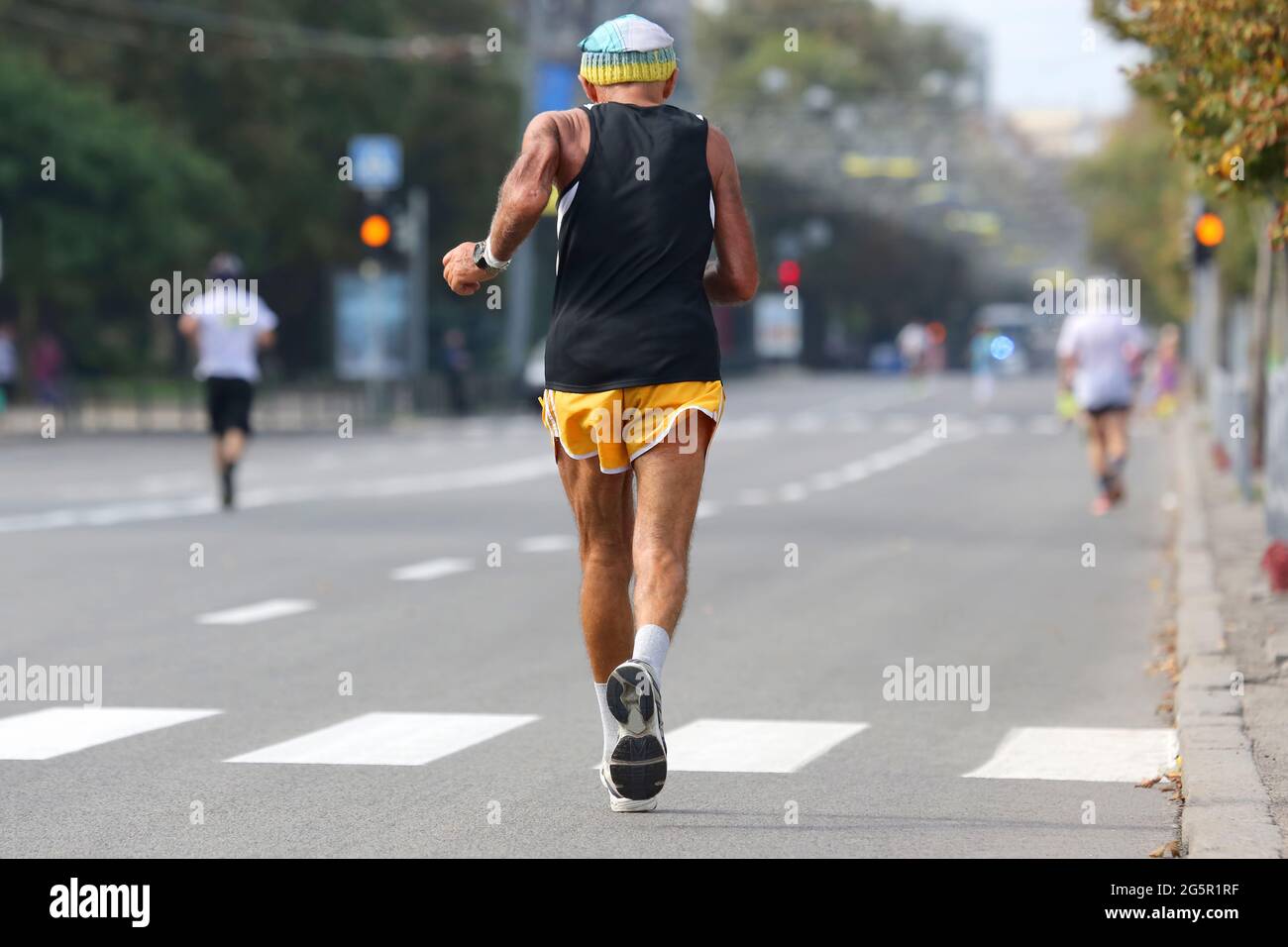 Marathon older people hi-res stock photography and images - Alamy