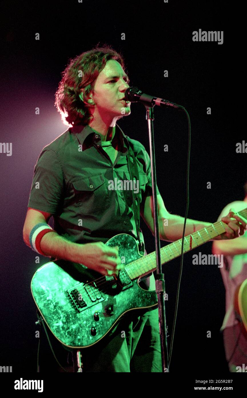 Eddie Vedder High Resolution Stock Photography and Images - Alamy