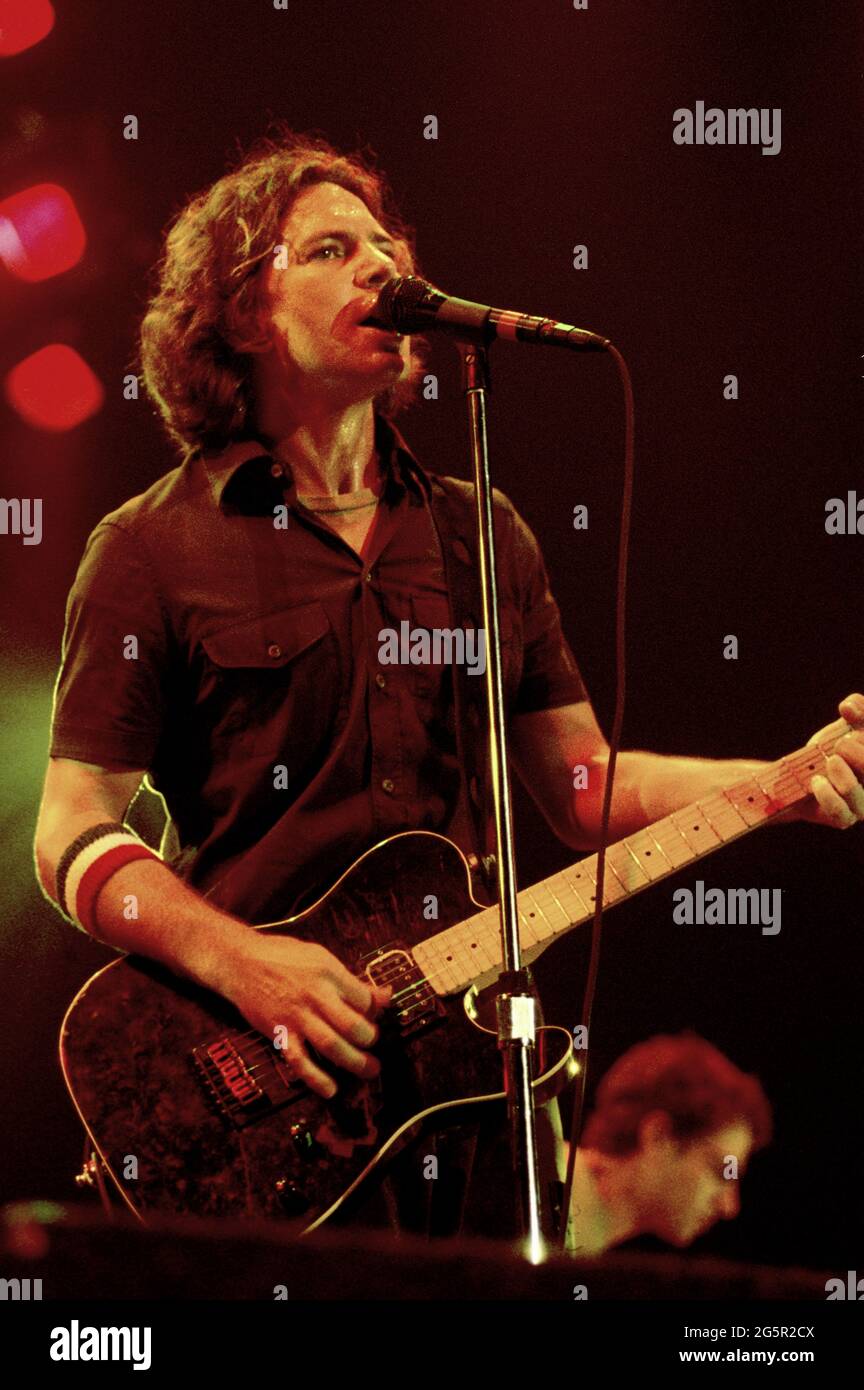 Eddie Vedder High Resolution Stock Photography and Images - Alamy