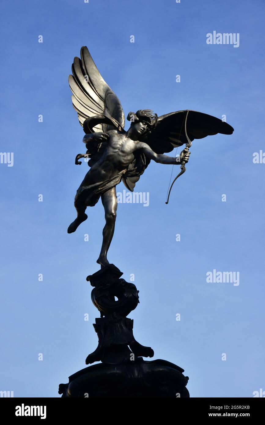 UNITED KINGDOM. ENGLAND. LONDON. PICCADILLY CIRCUS. THE STATUE OF THE