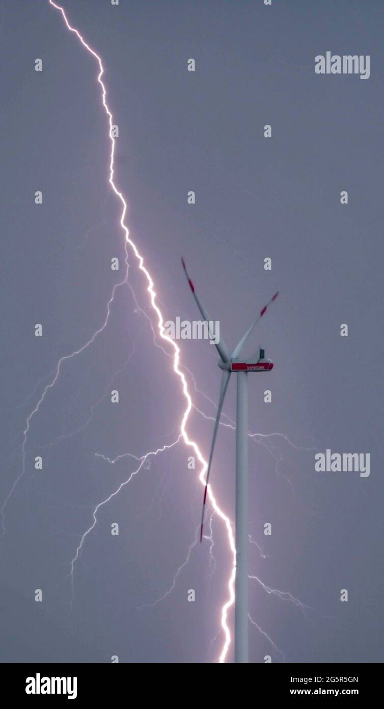 Jacobsdorf, Germany. 29th June, 2021. A lightning bolt shines next to a ...