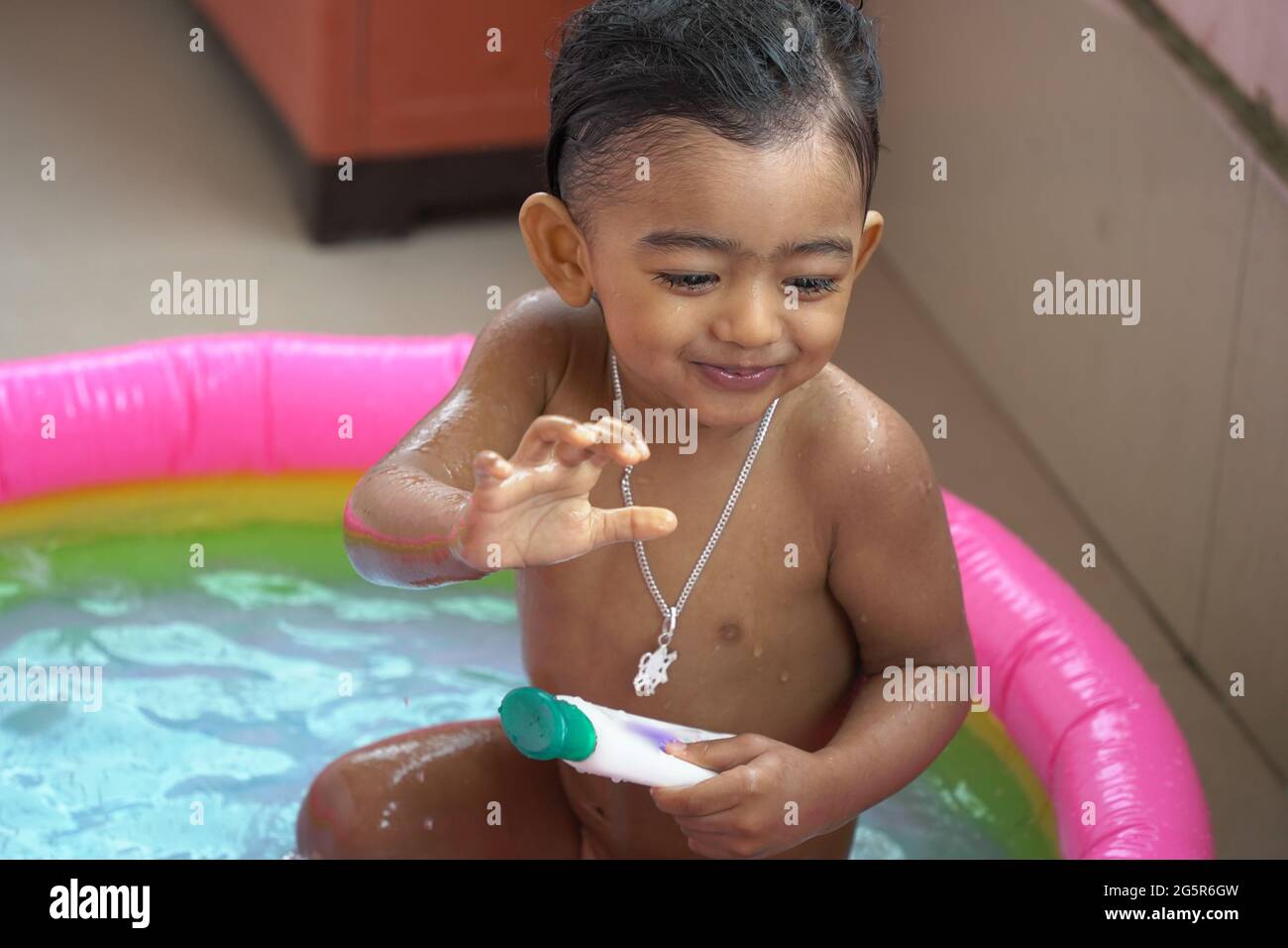 How To Do Bath For Baby In Indian Style : Indian Baby Bathing Style Traditional Baby 1st Bath And Massage à°¨à°² à° à°¸ à°¨ à°¨ Baby Products Review / .who are looking for baby bath please like,share,comment& subscribe to our channel indian style babybath procedure video link.ఇండియన్ స్టైల్లో చిన్నపిల్లలకి స్నానం చేయించే పద్ధతి / indian style baby bath in easy way | #swetha.
