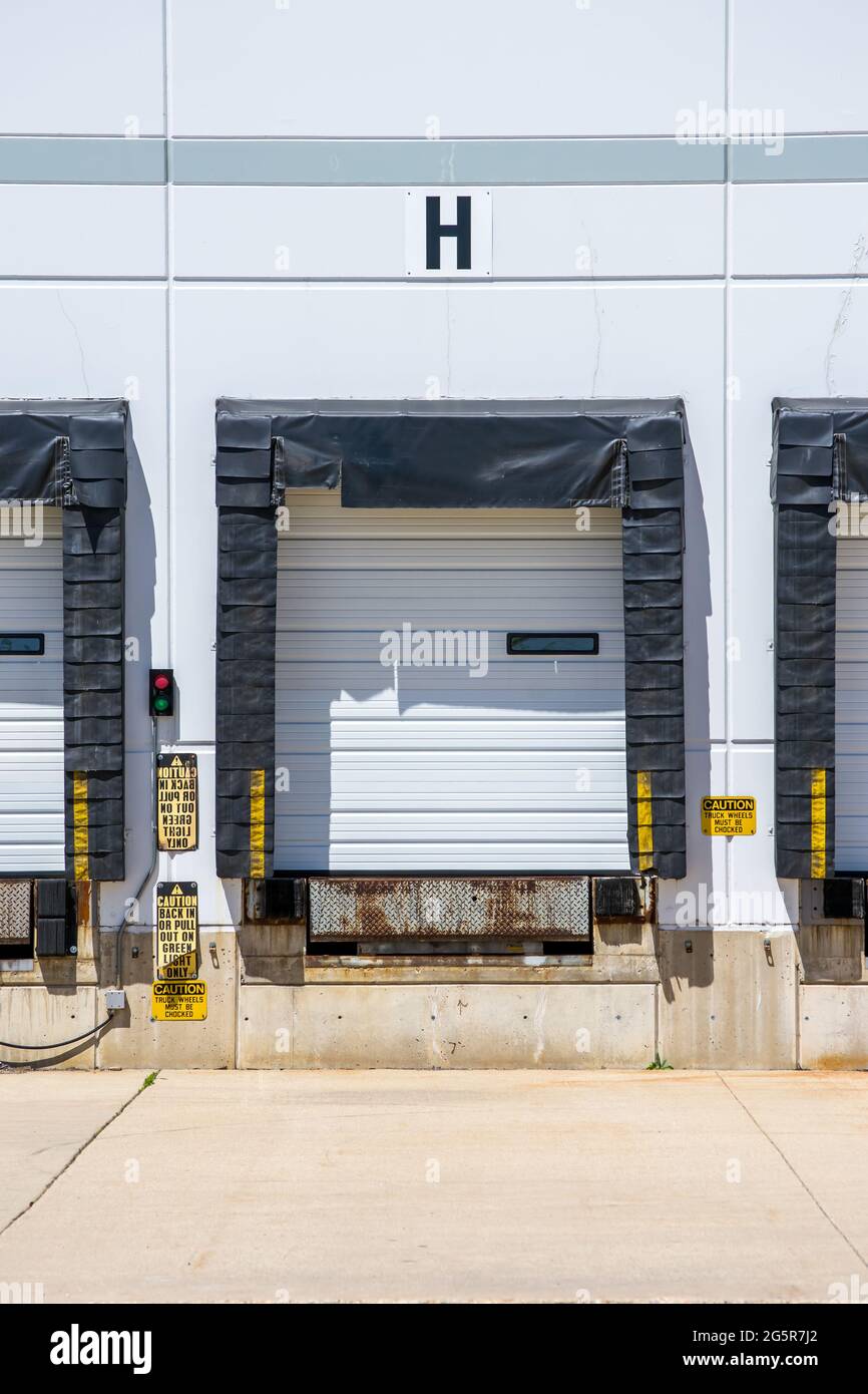 Dock door hires stock photography and images Alamy