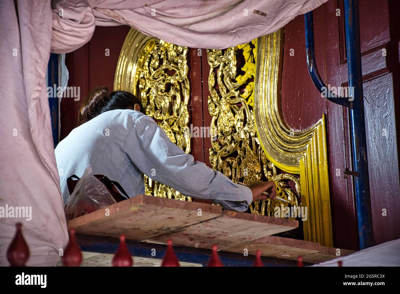 Bangkok, Thailand 04.07.2021 Asian artist restoring traditional painting Stock Photo