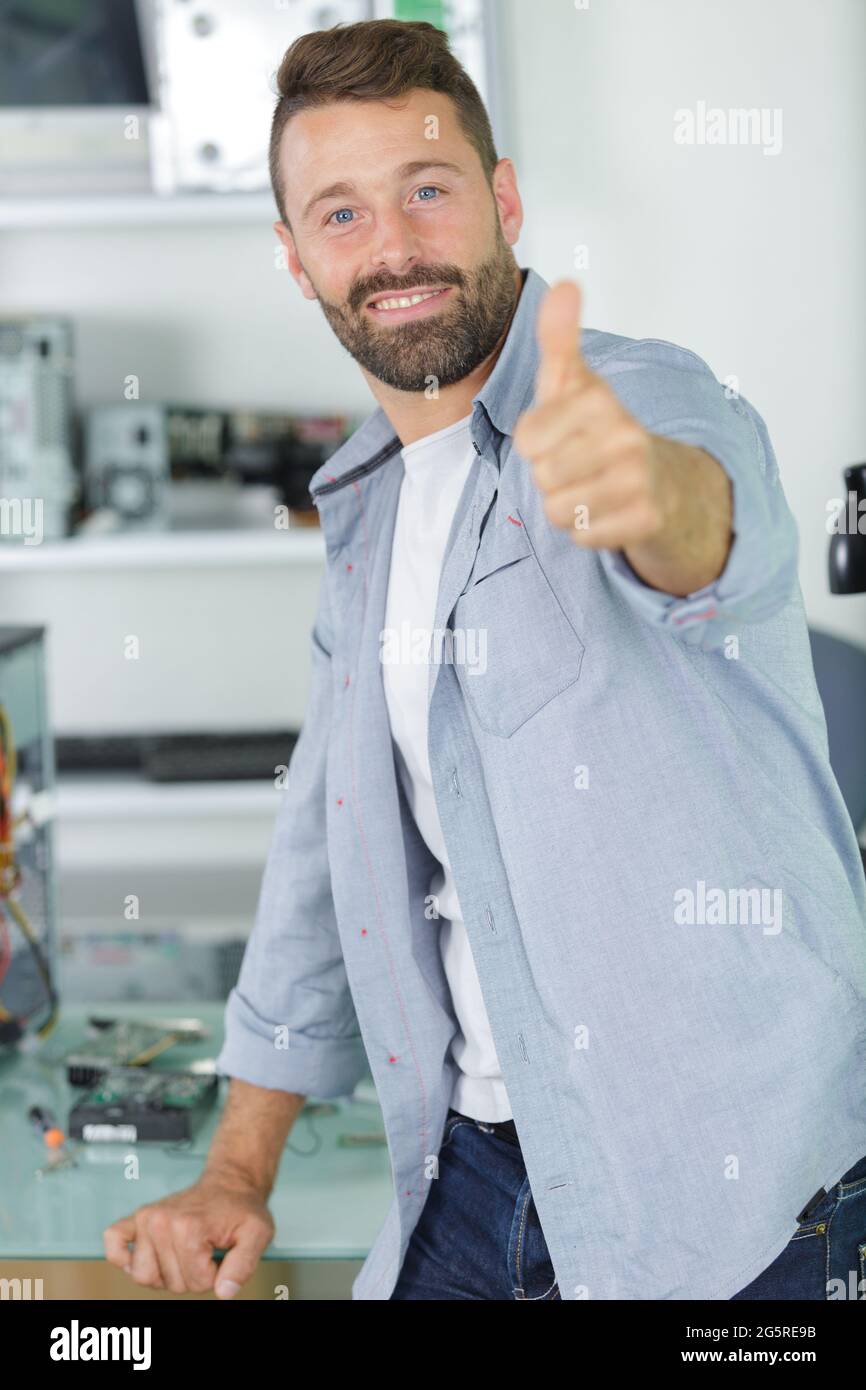 Handsome handyman showing thumb hi-res stock photography and images - Alamy