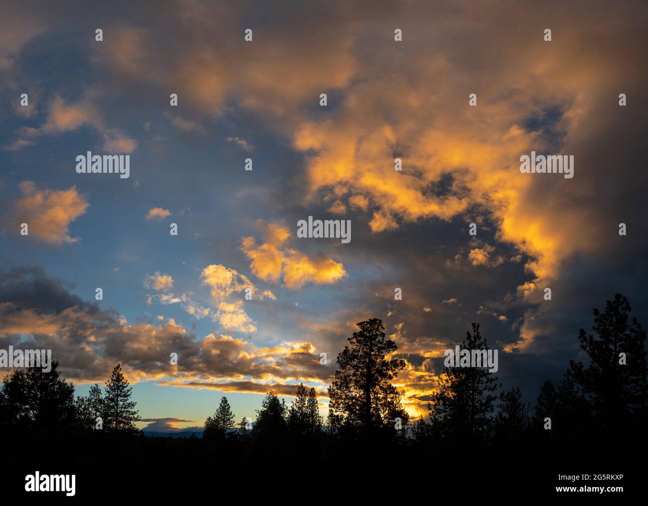 USA,Oregon, Central Oregon, Bend, sunset over Mount Bachelor Stock Photo