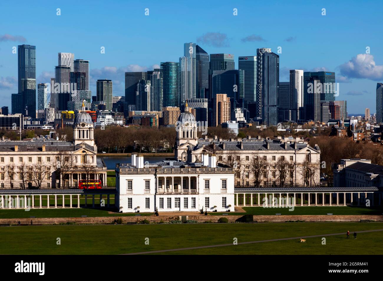 Canary wharf skyline view hi-res stock photography and images - Alamy
