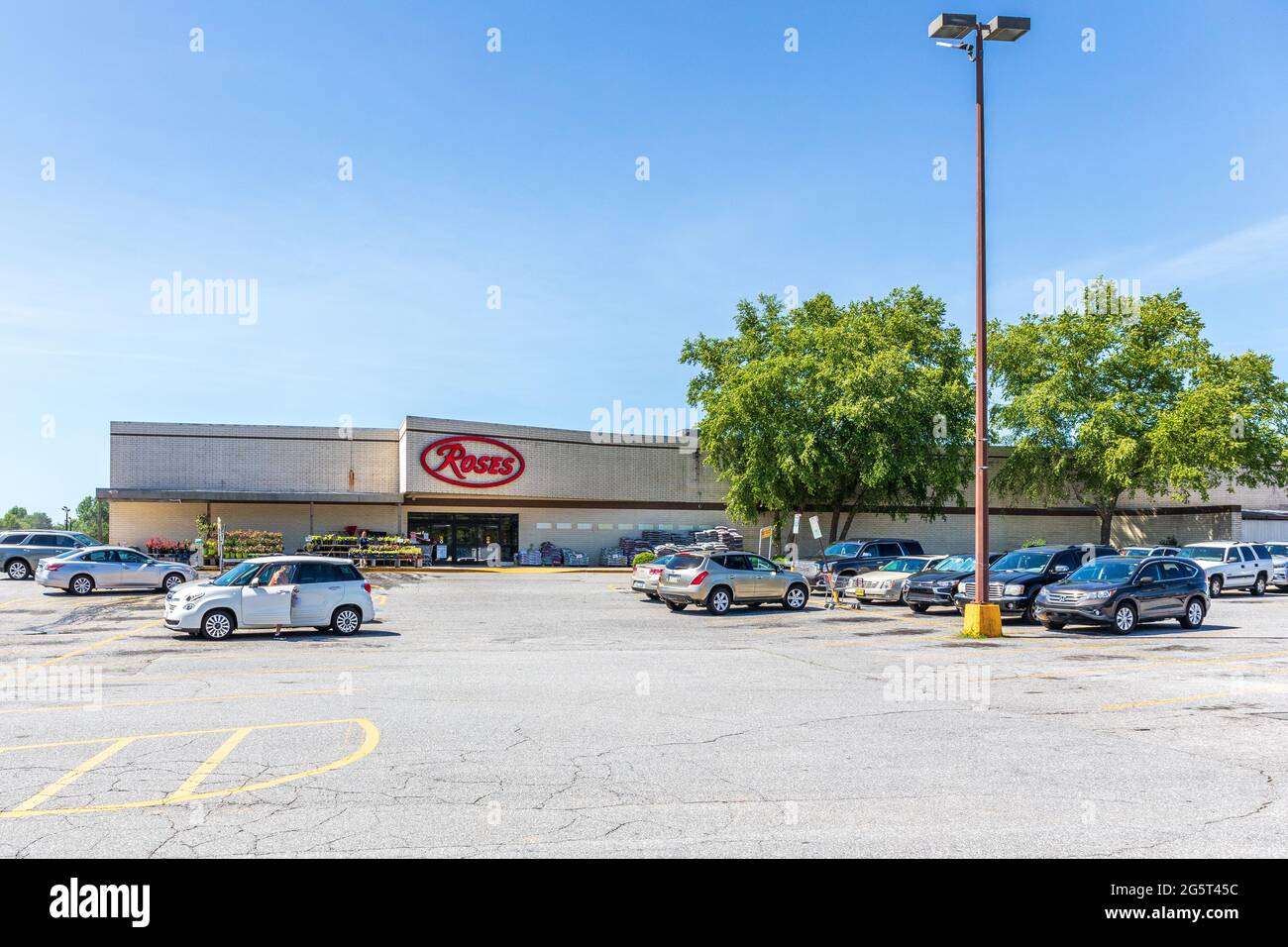 HICKORY, NC, USA17 JUNE 2021 Roses Discount Store building front and