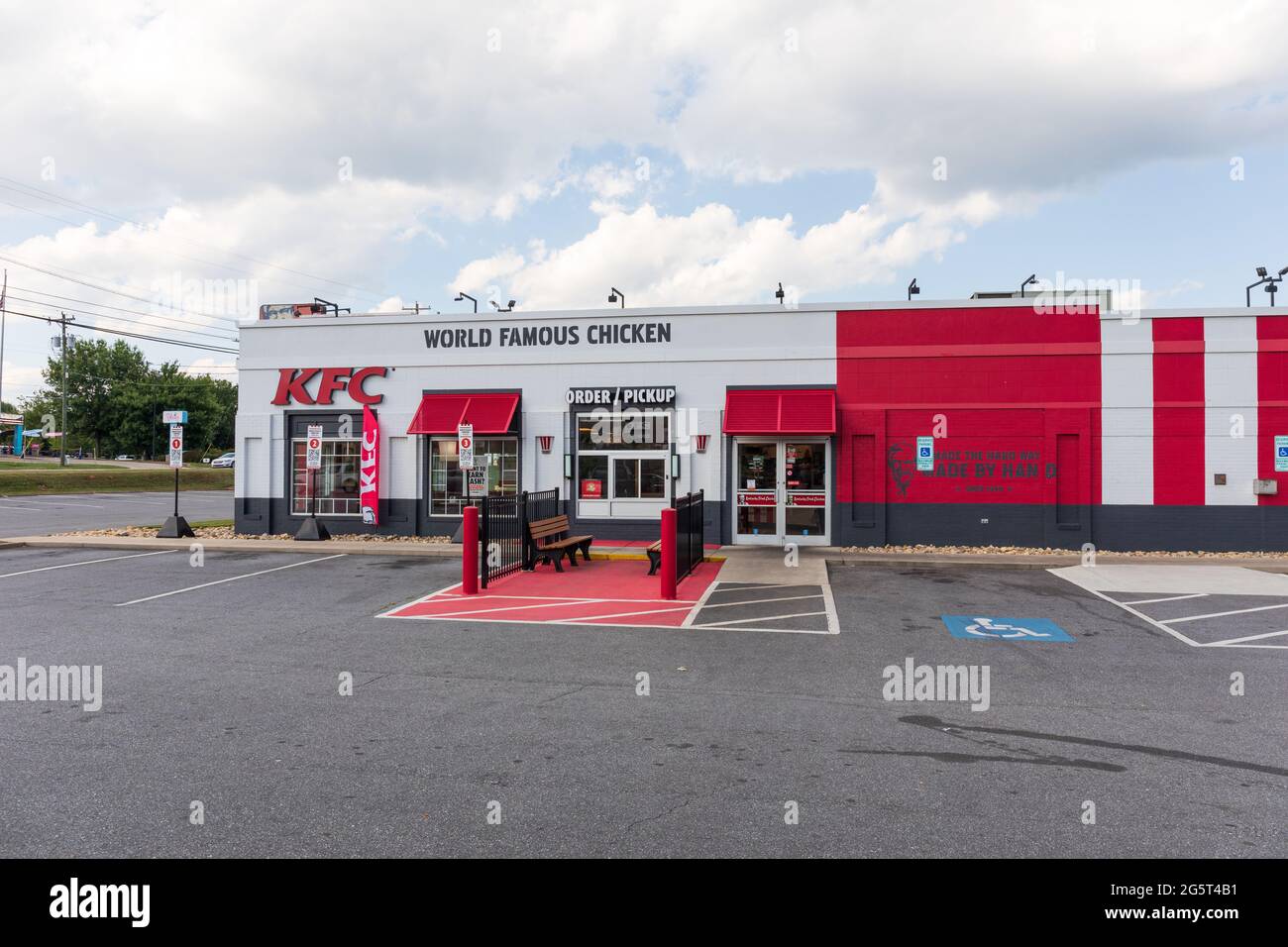 MORGANTON, NC USA-23 JUNE 2021: A bright, freshly painted red and white KFC (Kentucky Fried Chicken) building. Stock Photo