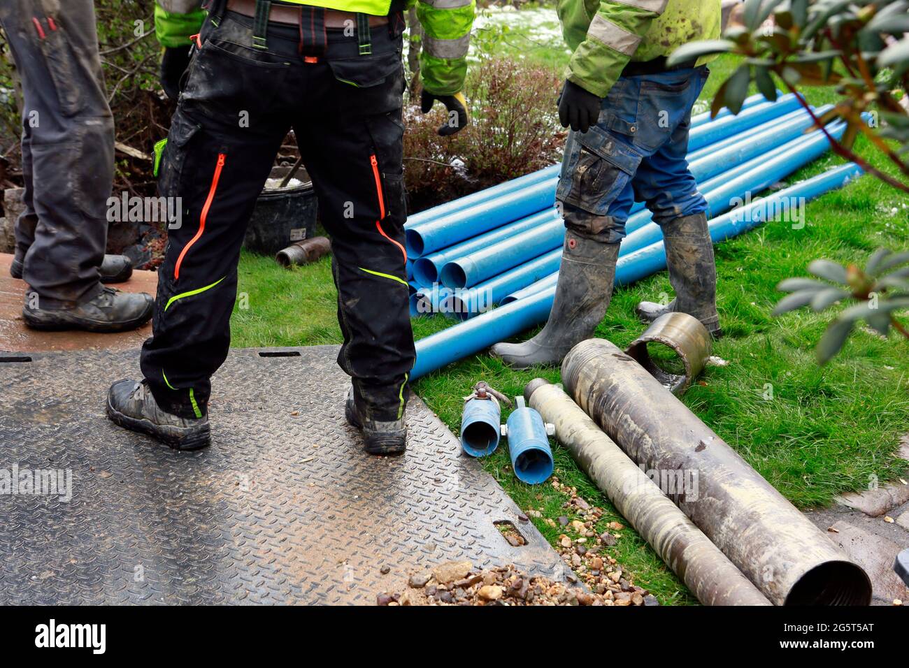 drilling a deep well in the garden of a residential house, Germany, North Rhine-Westphalia Stock Photo