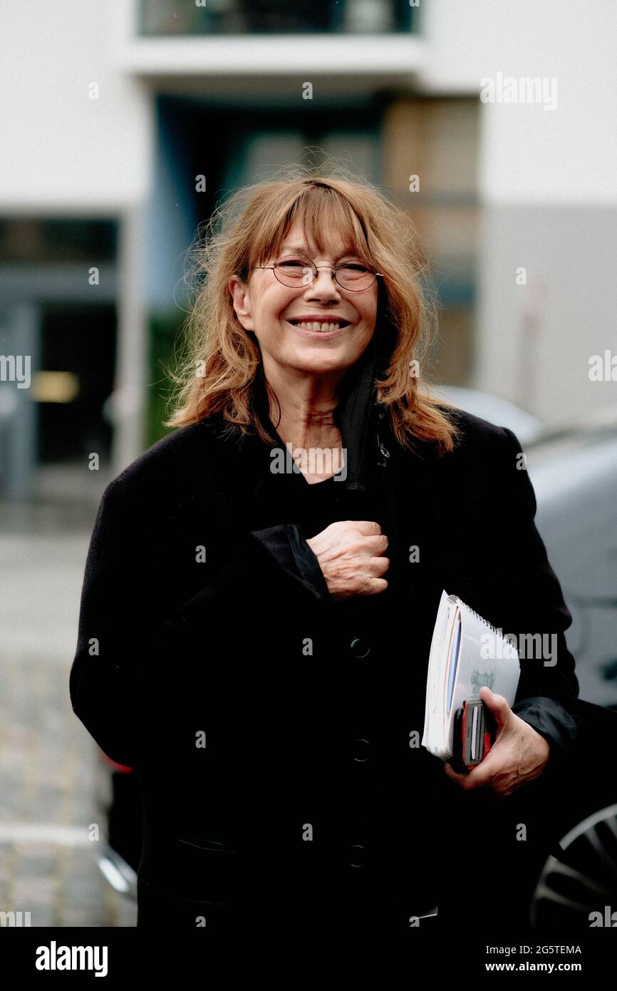 Street style, Jane Birkin arriving at Hermes Spring Summer 2022 menswear  show, held at Mobilier National, Paris, France, on June 26, 2021. Photo by  Marie-Paola Bertrand-Hillion/ABACAPRESS.COM Stock Photo - Alamy