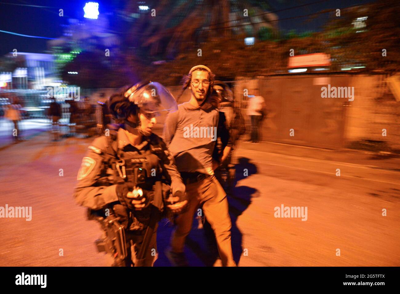 Jerusalem, Israel. 29th Jun 2021 . On the 29th of June the Israeli police had removed the checkpoints at the Sheikh Jarrah neighborhood entrances. After six weeks the entrance to the neigerbhoog was not restricted - which led to confrontations between Palestinians and Jewish settlers, which were dispersed by the police. (Photo by Matan Golan/ Alamy Live News) Stock Photo