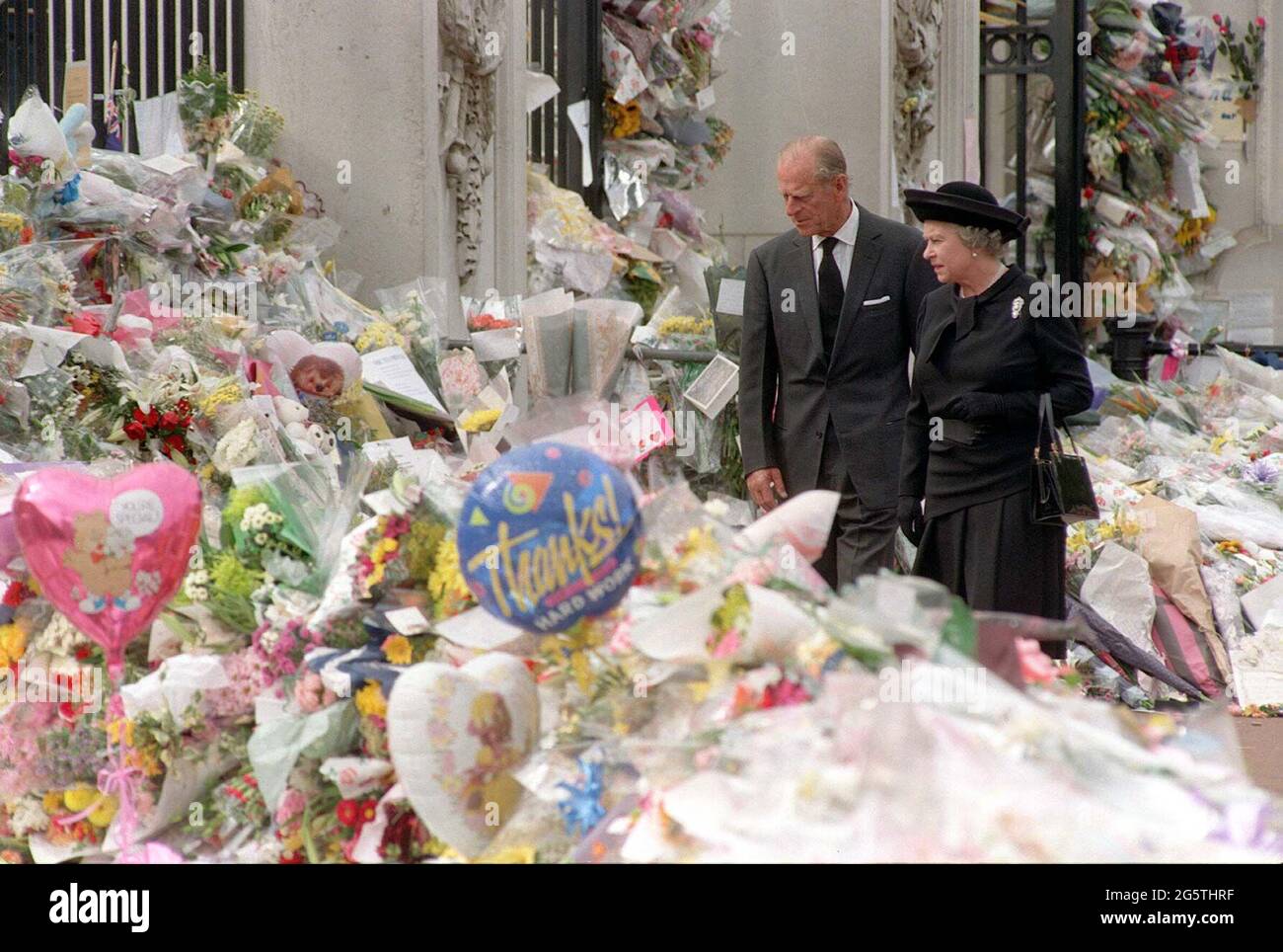 File photo dated 05/09/97 of Queen Elizabeth II and the Duke of Edinburgh viewing the floral tributes to Diana, Princess of Wales, at Buckingham Palace.The Duke of Cambridge and the Duke of Sussex are preparing to honour their mother Diana, Princess of Wales by unveiling a statue on Thursday on what would have been her 60th birthday. Issue date: Wednesday June 30, 2021. Stock Photo