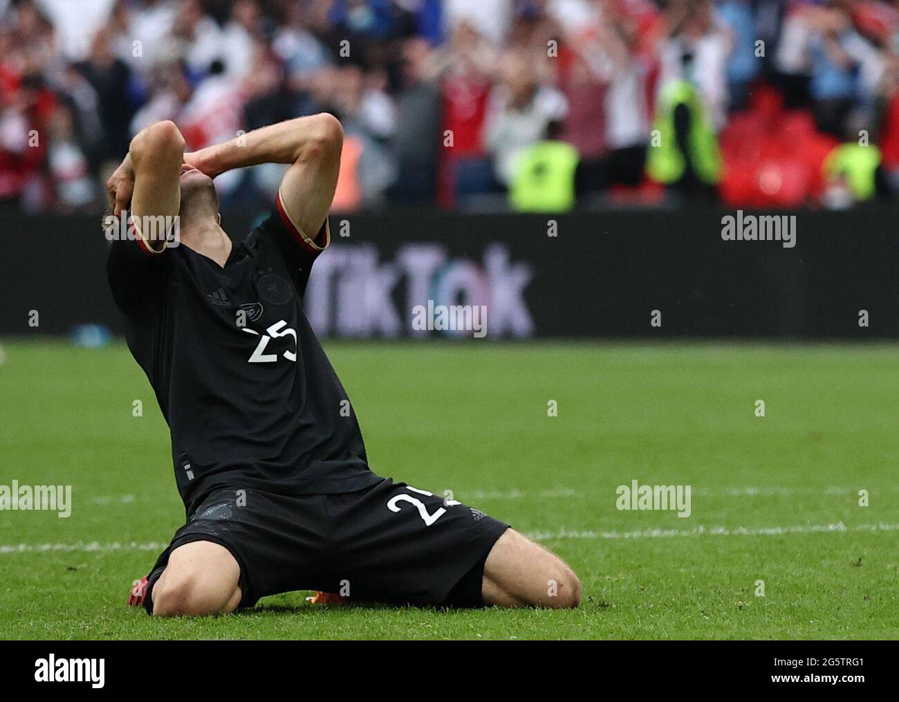 Goal scoring opportunity hires stock photography and images Alamy