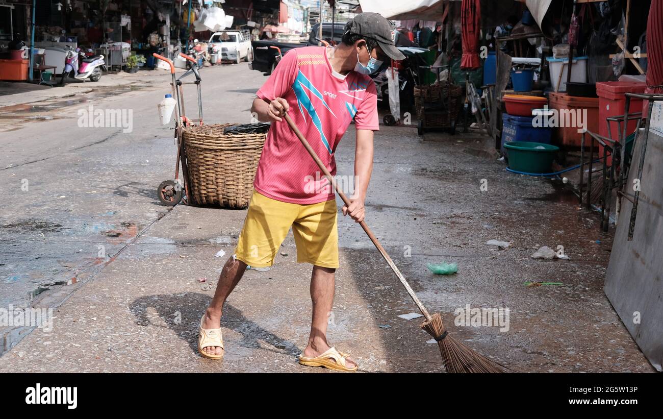 Klong Toey Market Wholesale Wet Market Bangkok Thailand largest food distribution center in Southeast Asia street sweeper doing sanitation chores Stock Photo