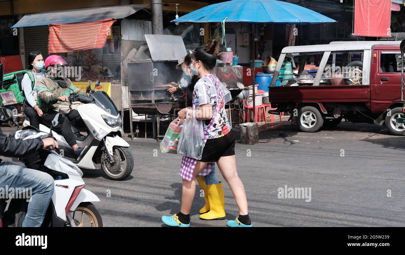 Weird Photo Lady Walking Four Legs Klong Toey Market Wholesale Wet Market Bangkok Thailand largest food distribution center in Southeast Asia Stock Photo