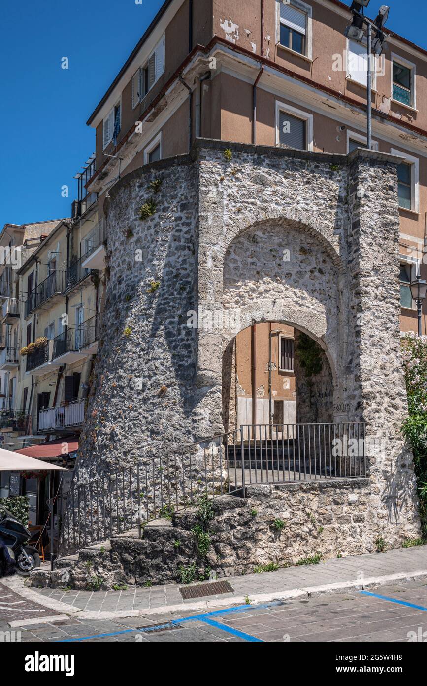 Western Walls. Ancient market gate in ISernia in Piazza Andrea d'Isernia. Isernia, Molise, Italy, Europe Stock Photo