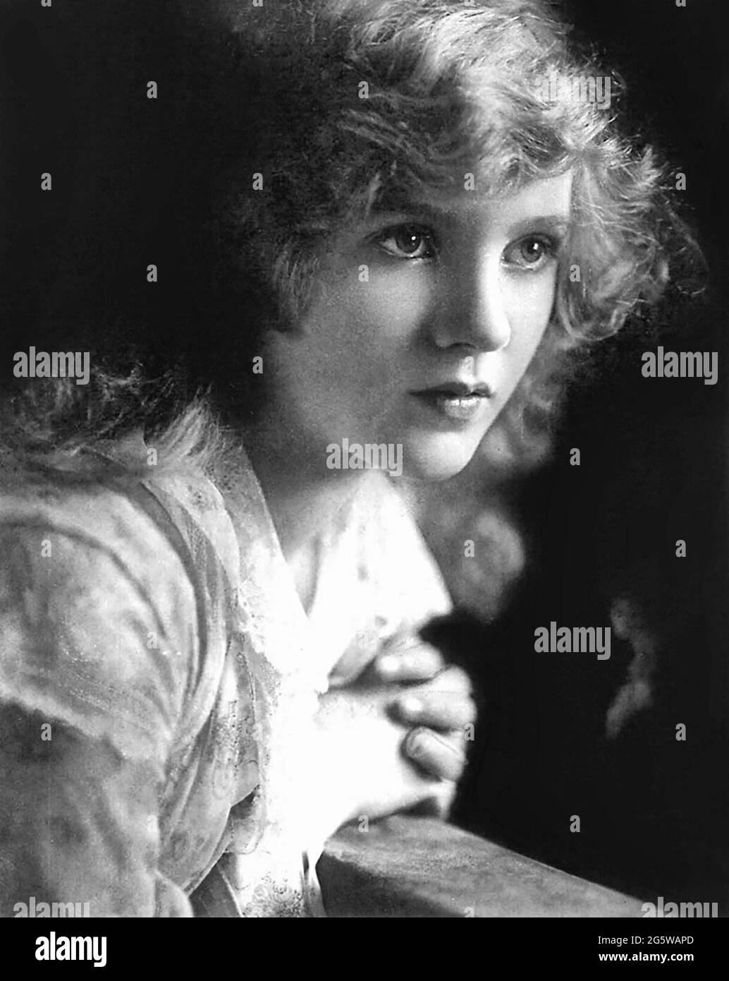 Teenaged motion picture actress Mary Miles Minter (born 1902) in 1917, pictured in a Flying A Studios publicity shot. Minter left Flying A in 1918 Stock Photo