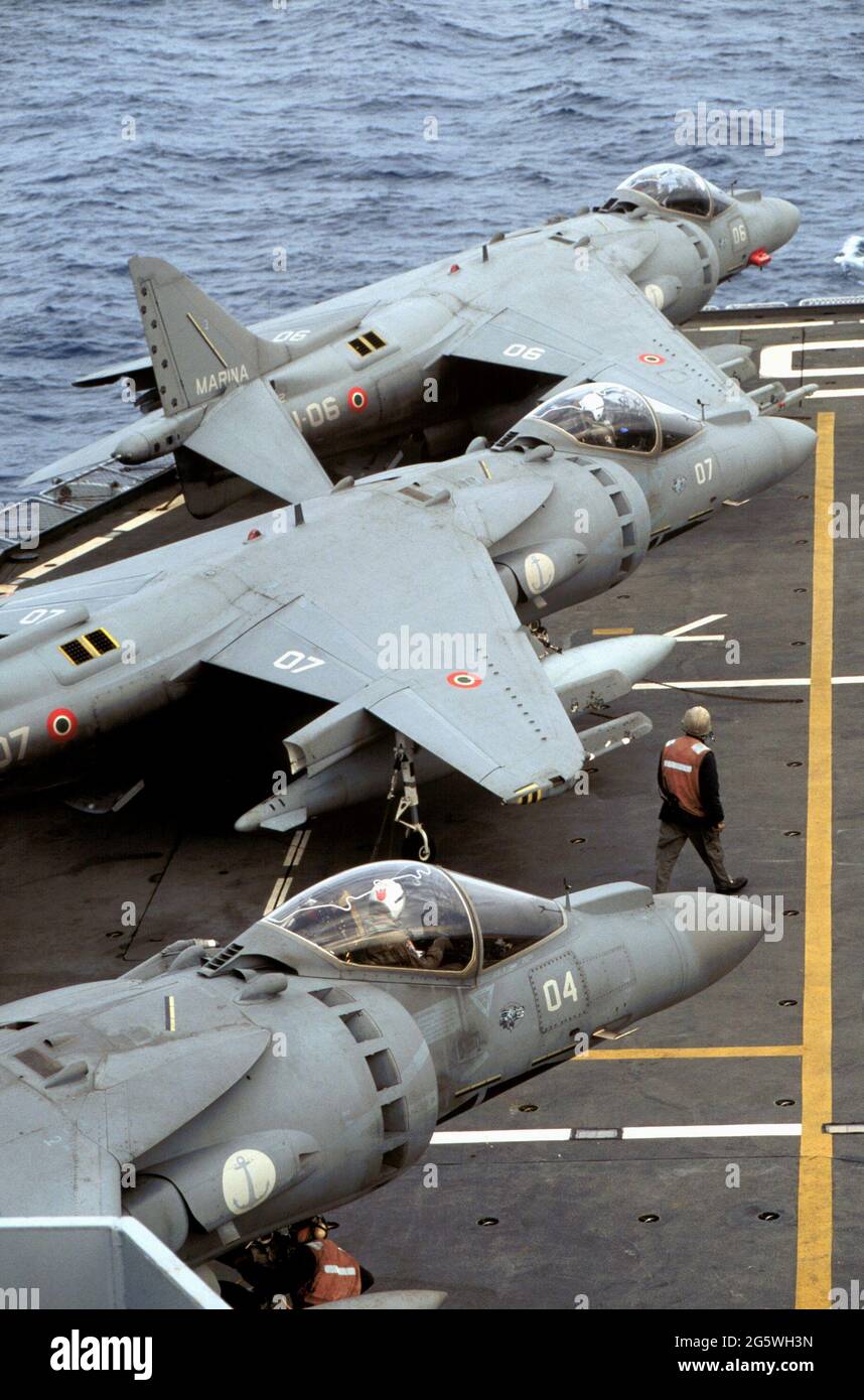 Italian Navy, Garibaldi aircraft carrier, vertical takeoff aircraft AV8B Italian Navy, Garibaldi aircraft carrier, vertical takeoff aircraft AV8B