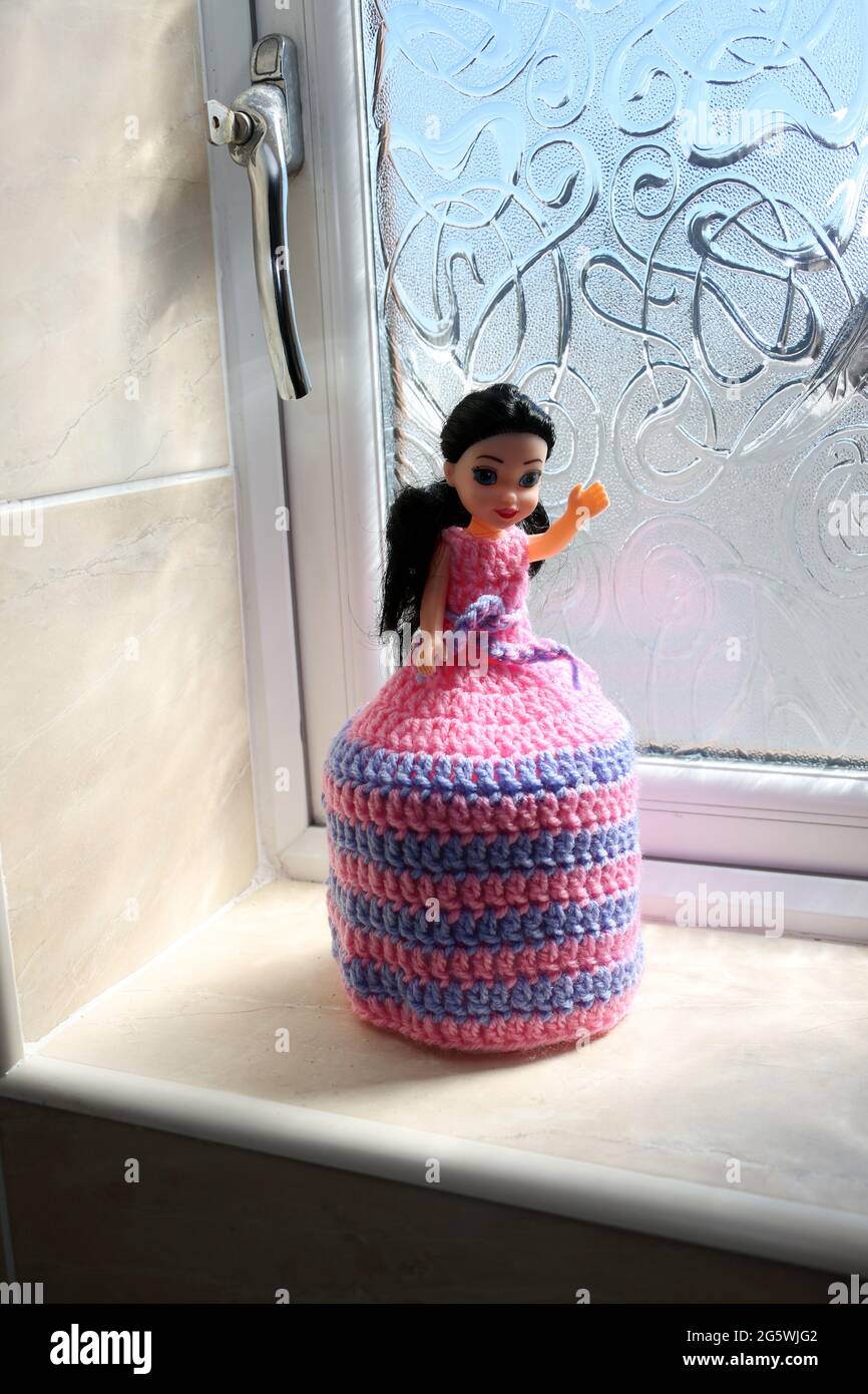 crochet toilet paper dress Crochet Fashion Doll toilet paper roll cover or birthday cake topper Part 1  of 2 DIY tutorial