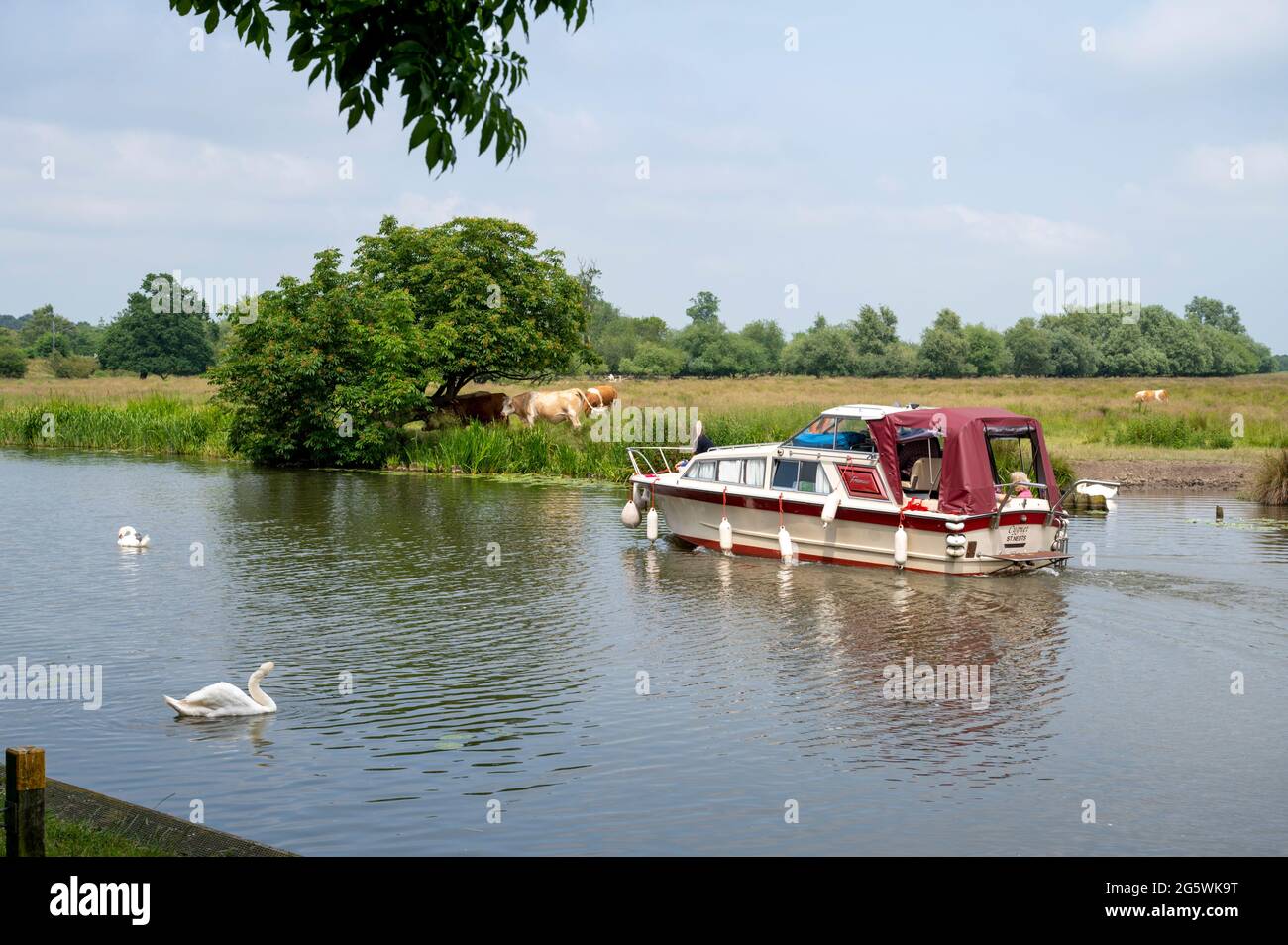 Boating on the river great ouse hires stock photography and images Alamy
