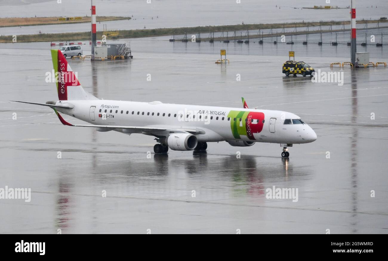 30 June 2021, Brandenburg, Schönefeld: A plane of the Portuguese airline TAP,  coming from Lisbon (Portugal), has landed at Berlin-Brandenburg Airport  (BER) in rainy weather. Due to the high prevalence of the