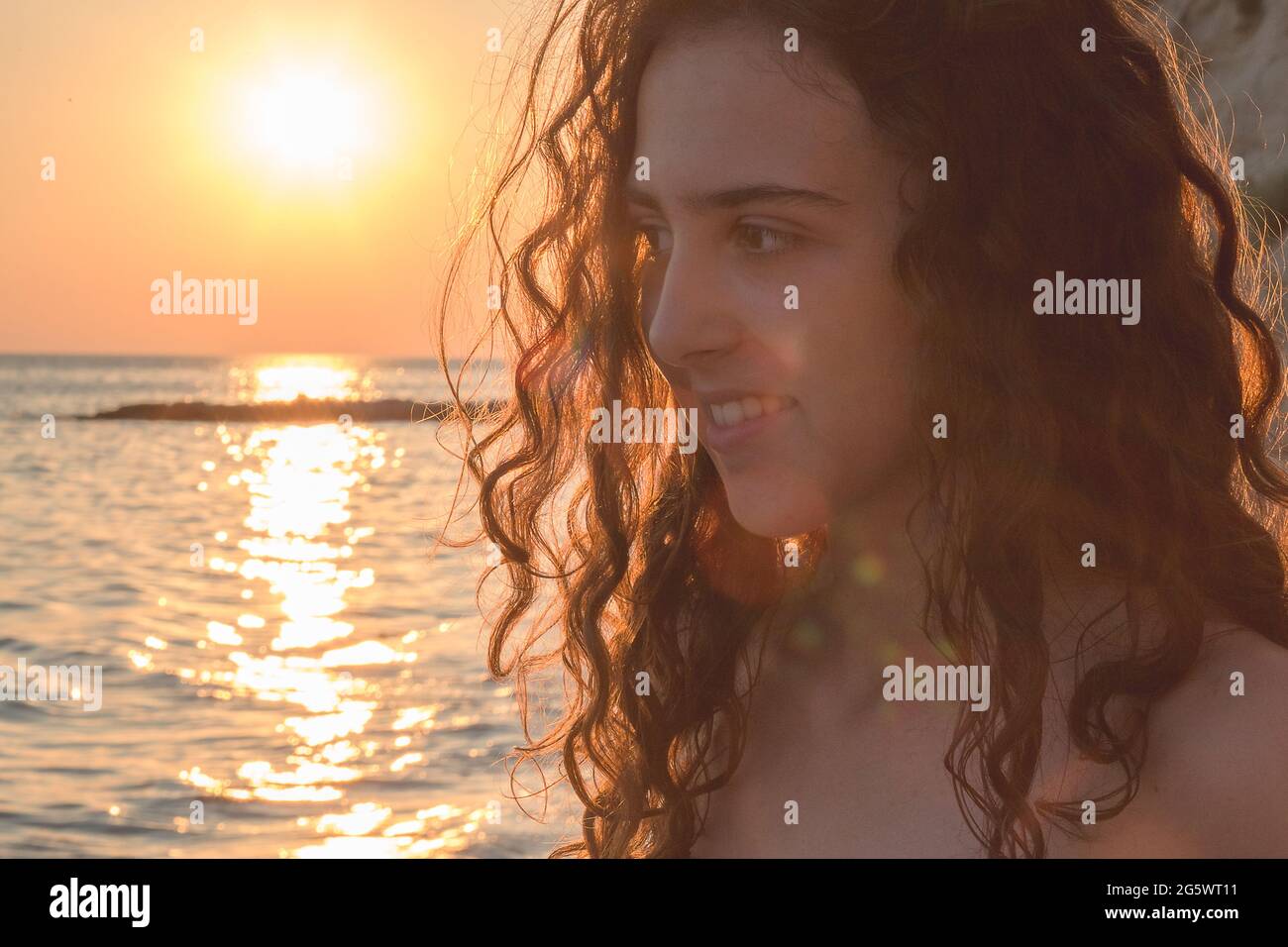 Curly teen hi-res stock photography and images - Alamy