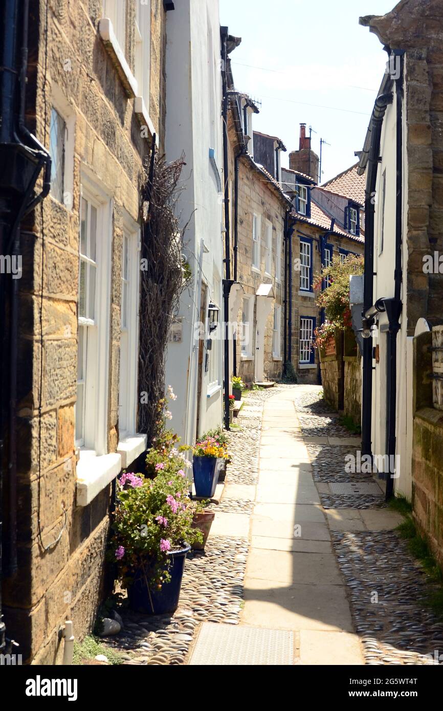 fishermen's cottages, robin hoods bay Stock Photo - Alamy