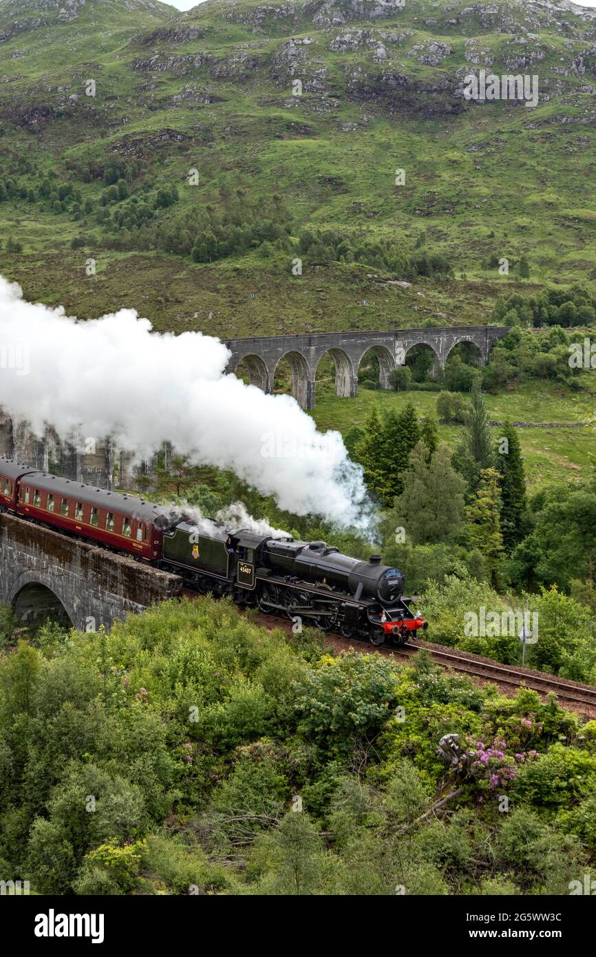 JACOBITE STEAM TRAIN GLENFINNAN VIADUCT SCOTLAND THE TRAIN AND SMOKE IN EARLY SUMMER Stock Photo