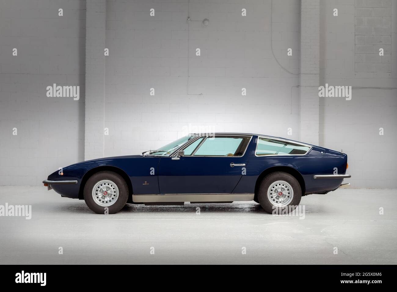 Side view of a blue 1971 Maserati 4700 Indy America V8 - Stock Image