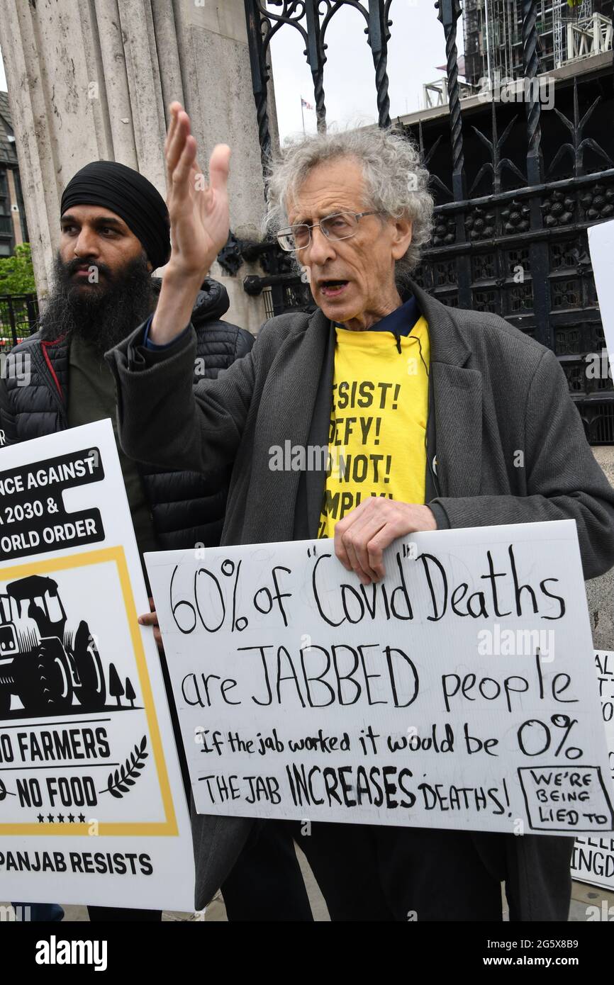 On 30 June 2021, Speaker Piers Corbyn is the organise of Resist, Defy, Do NOT Comply! - No More Lockdowns protest NoVaccinePassport of the anti-vaccine and anti-lockdown, claimed the British government was corrupt in order to control the freedom of British citizens at Parliament Square, London, UK. Stock Photo