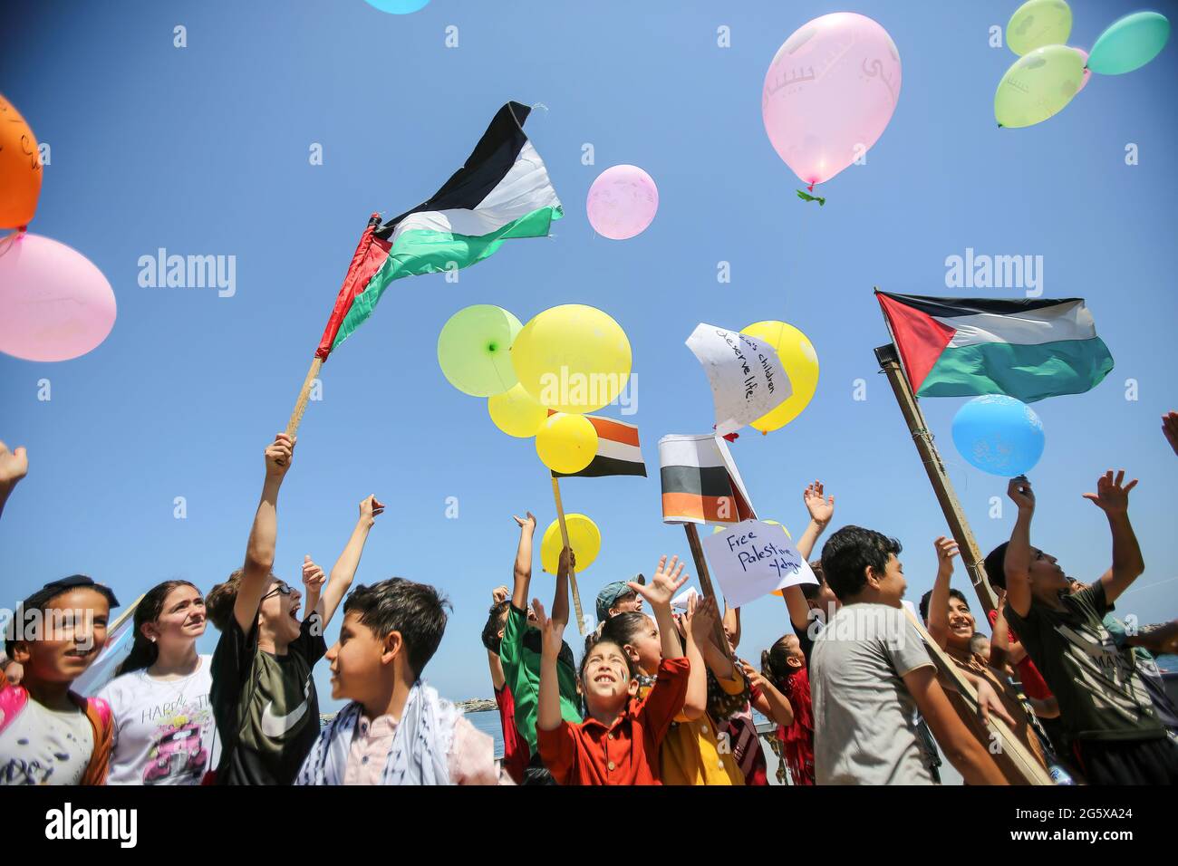 Gaza, Palestine. 30th June, 2021. Palestinian children release balloons