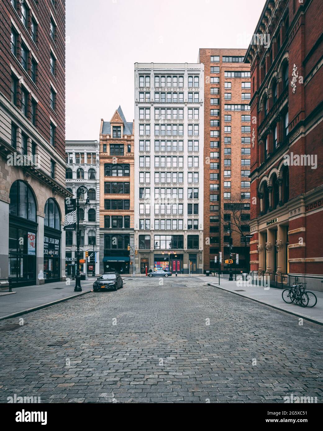 Bond Street, a cobblestone street in Noho, Manhattan, New York City Stock Photo