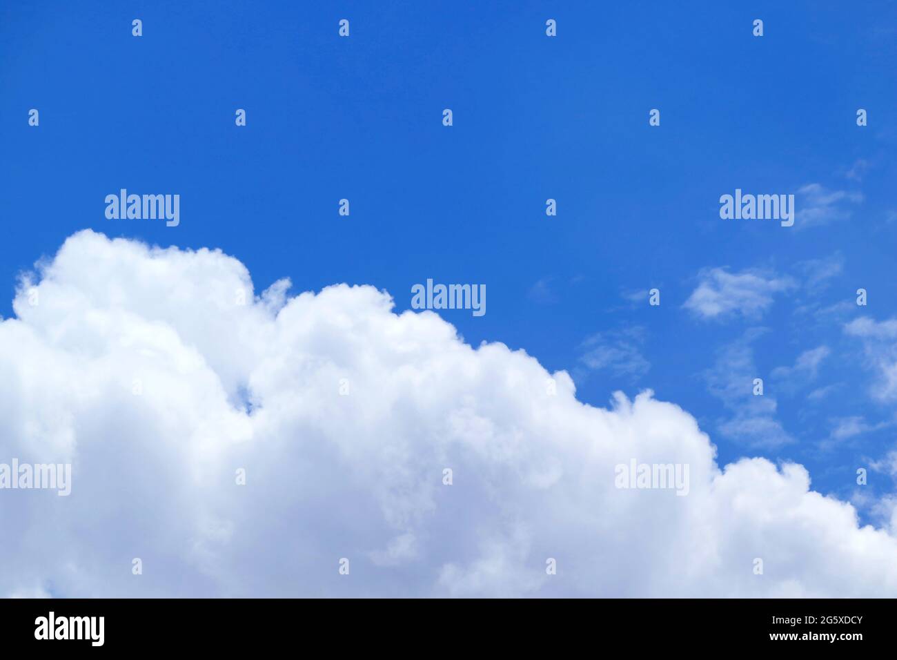 Pure white fluffy cumulus clouds on vivid blue sky Stock Photo - Alamy