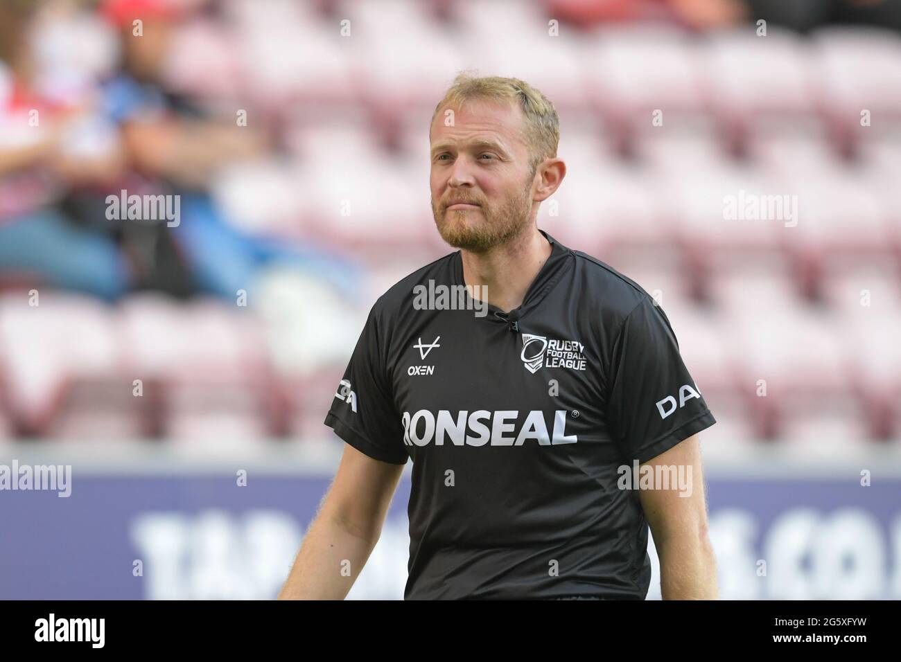 Referee Robert Hicks in action Stock Photo - Alamy