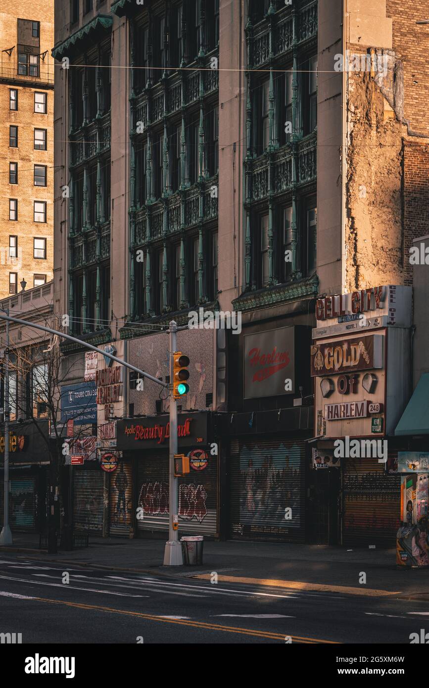 125 Street in Harlem, Manhattan, New York City Stock Photo - Alamy