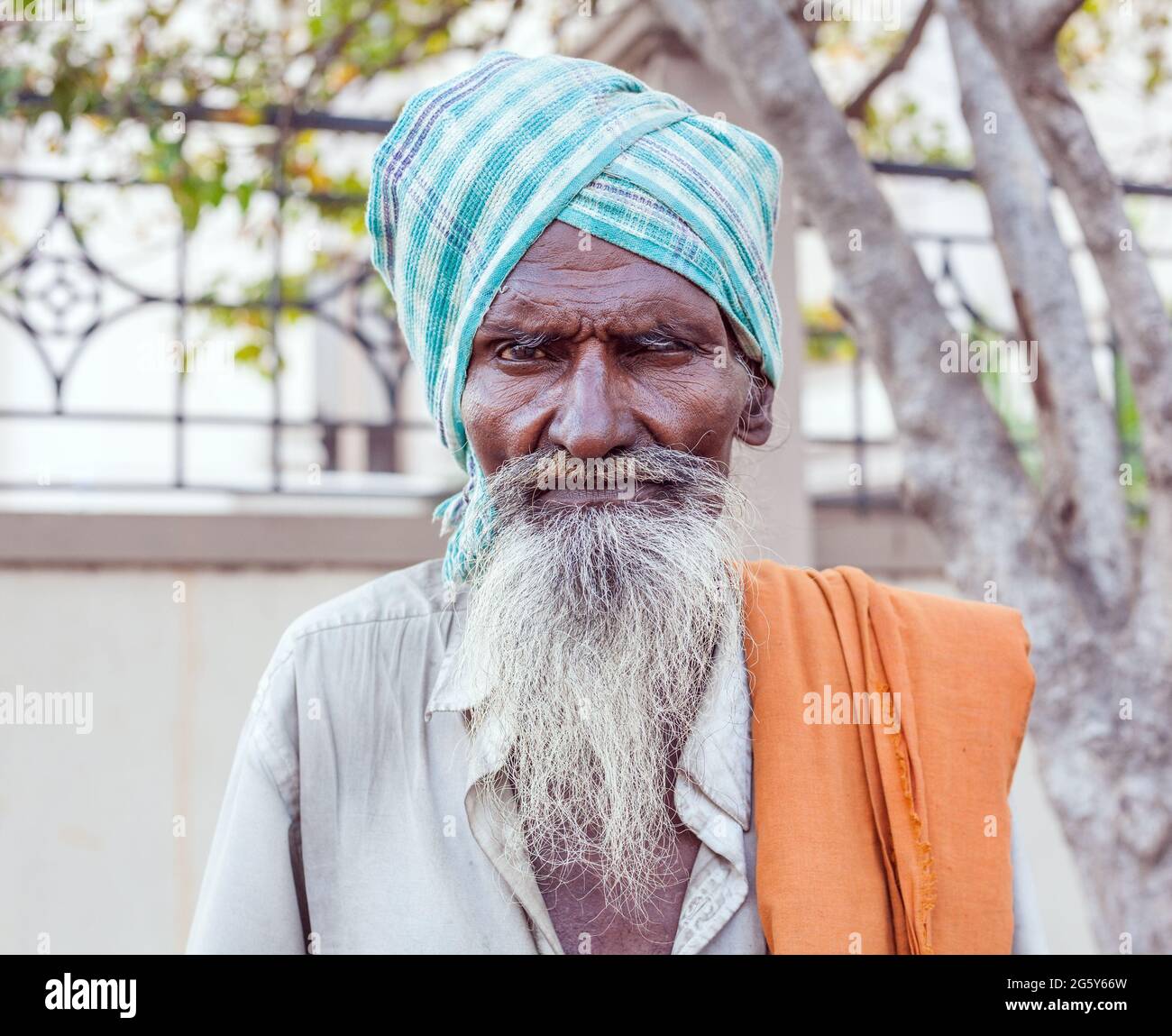 Indian holy man with turban and white bushy beard poses for photo, Trichy, Tamil Nadu, India Stock Photo